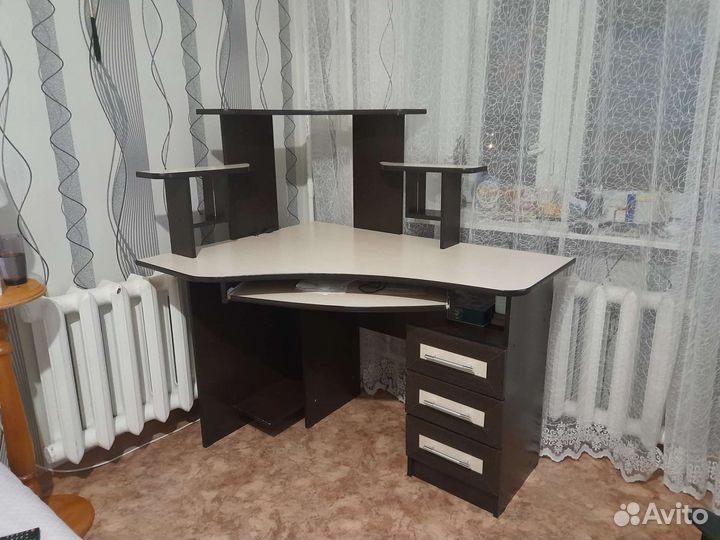 Компьютерный стол