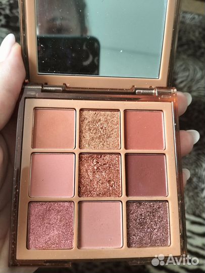 Палетка теней huda beauty