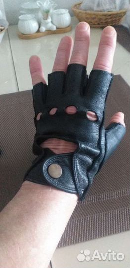 Кожаные перчатки