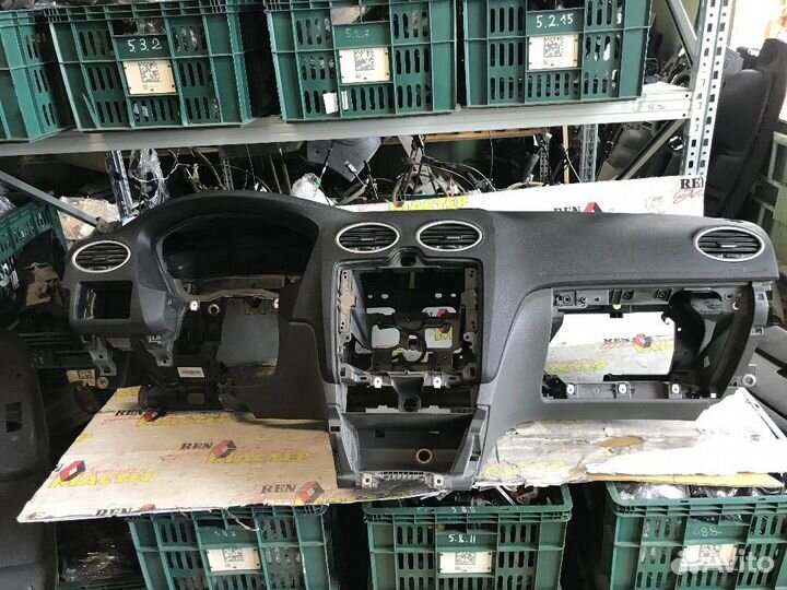 Панель передняя салона (торпедо) Ford Focus 2 поко