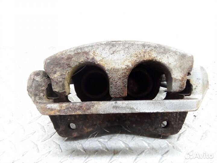 Суппорт передний левый Acura MDX 2