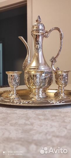 Графин с рюмками