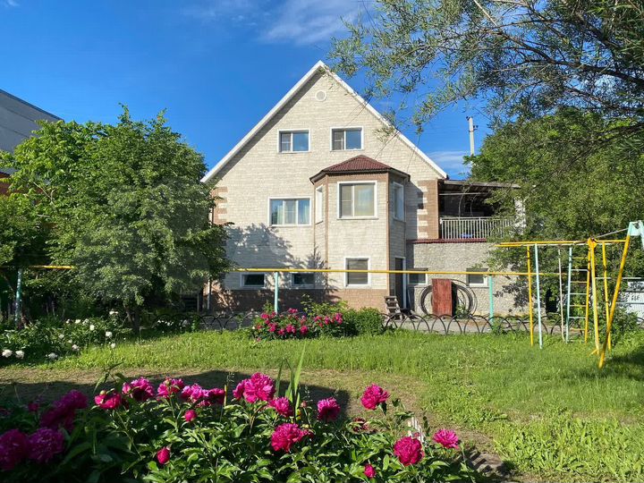 Коттедж 244,8 м² на участке 14,2 сот.