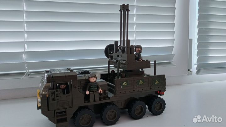 Военная машина Lego