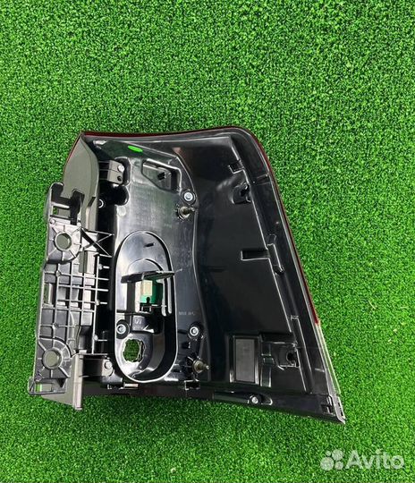 Фонарь левый задний Тойота Ленд Крузер 200 15-21