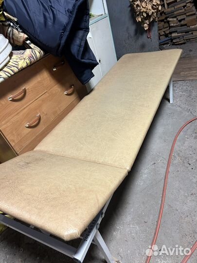 Массажная кушетка