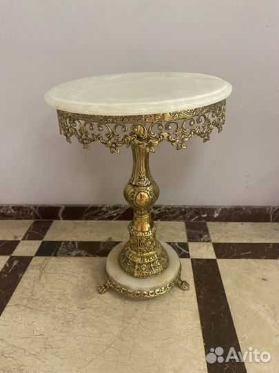 Бронзовый столик с ониксом