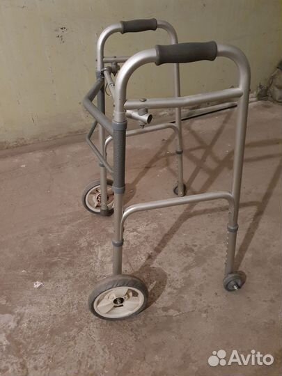 Ходунки для взрослых на колесах