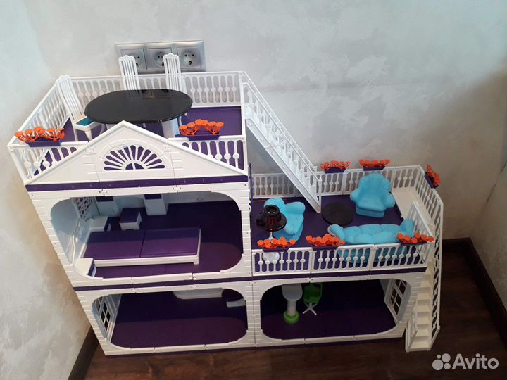 Домик кукольный с мебелью