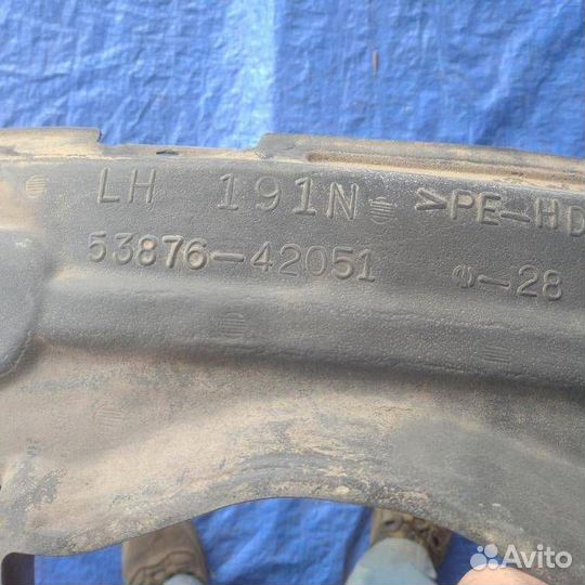 Подкрылок передний левый toyota RAV4 ACA20