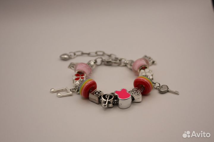 Браслет для девочки в подарок с шармами подвесками