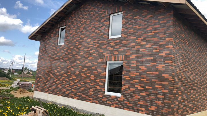 Дом 180 м² на участке 11 сот.