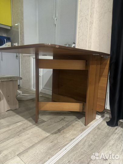 Кухонный стол