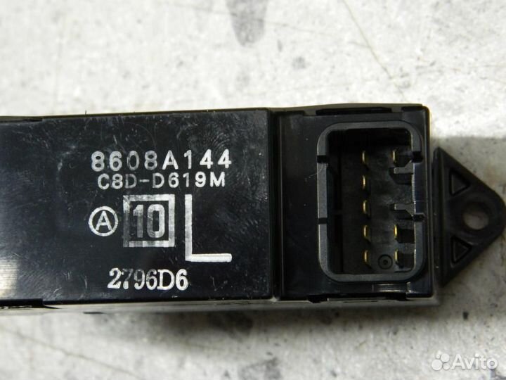 Кнопка стеклоподъемника Mitsubishi Pajero Pajero/M