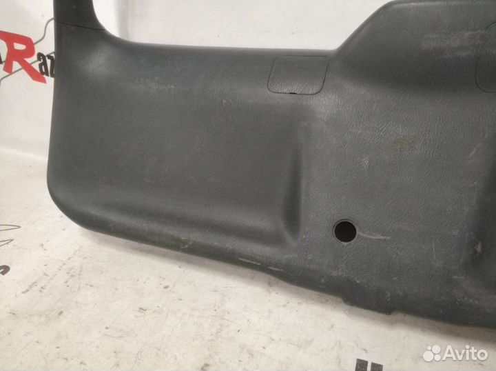 Обшивка крышки багажника Honda Stream RN1 D17A