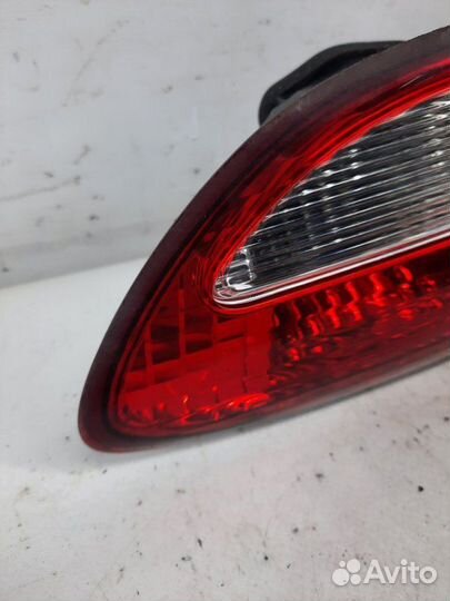 Фонарь крышки багажника левый Subaru Tribeca