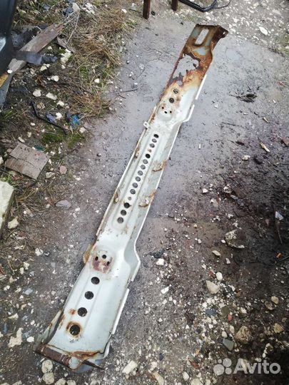 Усилитель бампера переднего Нива Шевроле