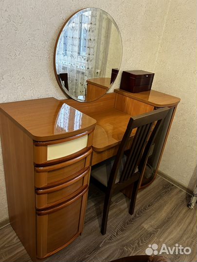 Спальный гарнитур