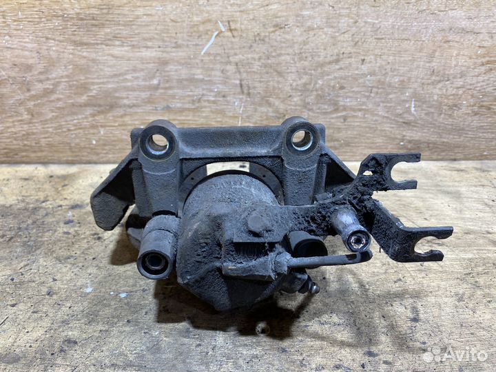 Суппорт передний правый Volkswagen Passat B5+ S139