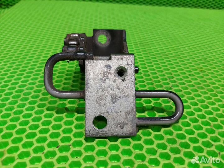 Петля двери передняя левая Audi Q7 4LB ccma 2009