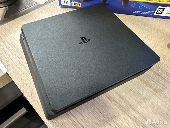 Sony playstation 4 PS4 slim 1tb