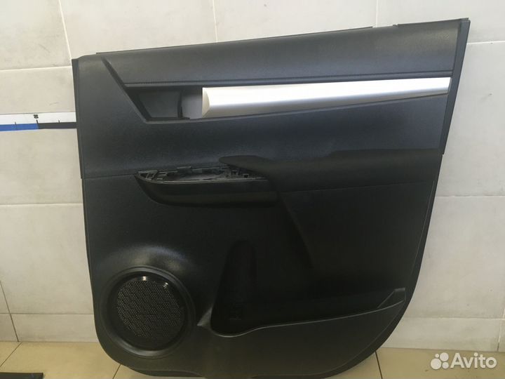 Обшивка двери задней правой Hi Lux 2015