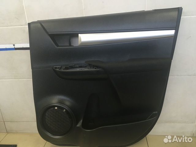 Обшивка двери задней правой Hi Lux 2015