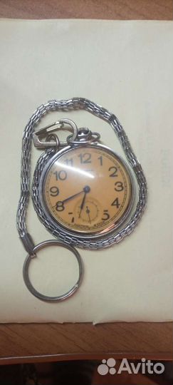 Часы карманные молния.Футболисты