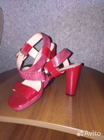 Продам новые туфли