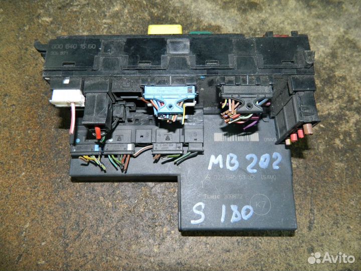 Панель предохранителей Мерседес 202