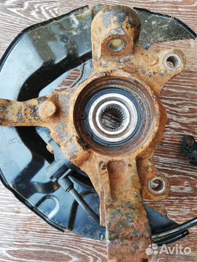 Кулак поворотный передправый Lifan Solano 10-16