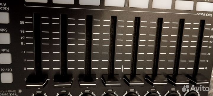 Novation launch control XL mk2 (новый)