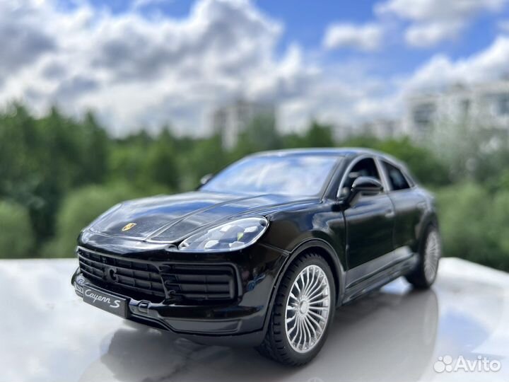 Модель металлической машинки Porsche Cauenne S