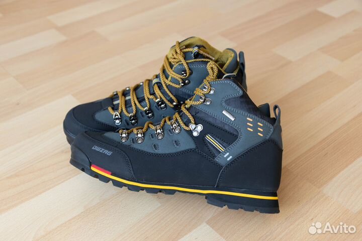 Треккинговые ботинки. Новые. 43 размер