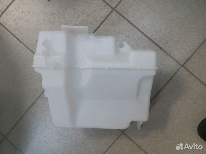 Бачок омывателя Mitsubishi Lancer X