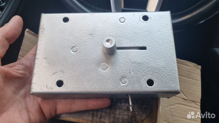 Замок дверной бу