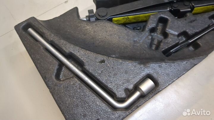 Набор инструментов штатный Mercedes ML W164, 2007