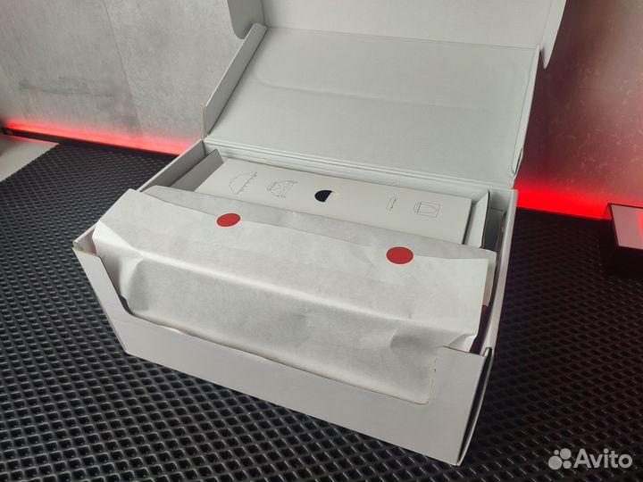 Подарочный набор Dyson В кейсе + Расчёски