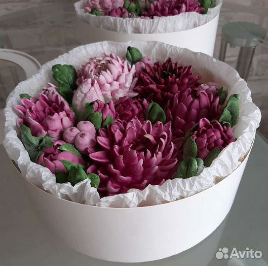 Подарочная коробка с зефирными цветами