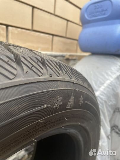 Hilo Arctic S-9 215/55 R18