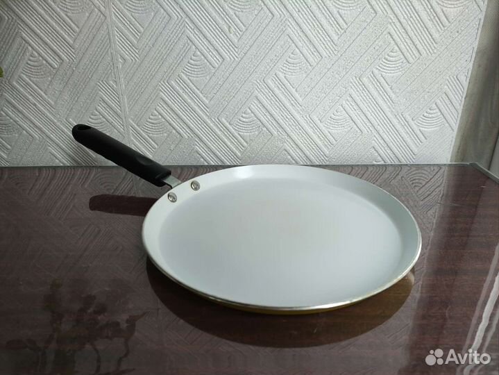 Сковороды разные