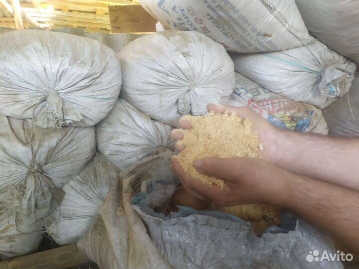 Опилки в мешках