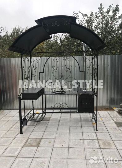 Мангал с крышей