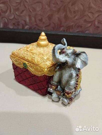 Шкатулка со слоном