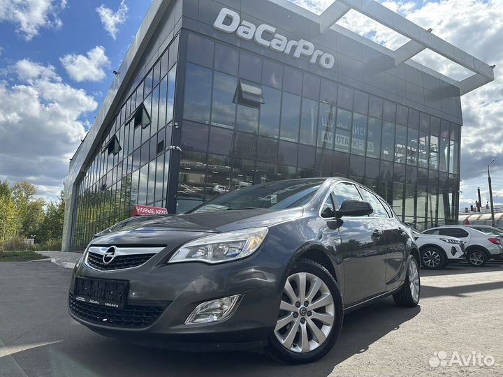 Opel Astra, 2011