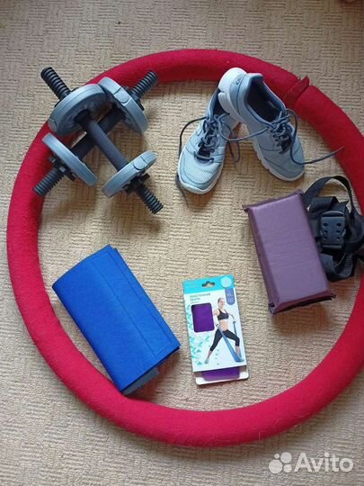 Гантели, обруч, пояс, фитнеслента, кроссовки