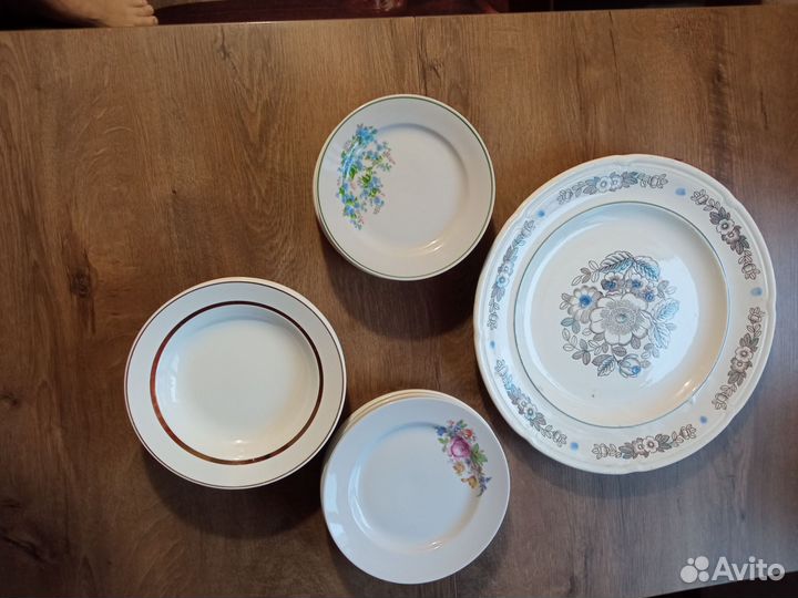 Тарелки и блюдо