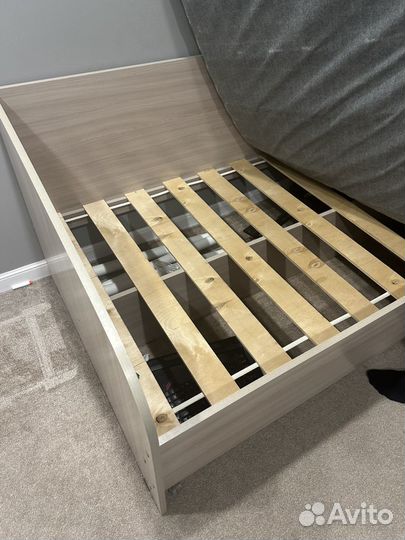 Кровать односпальная с матрасом