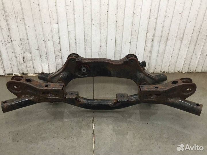 Б/У Балка задняя 4100A036 mitsubishi