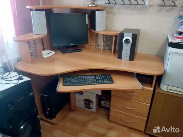 Компьютерный стол угловой